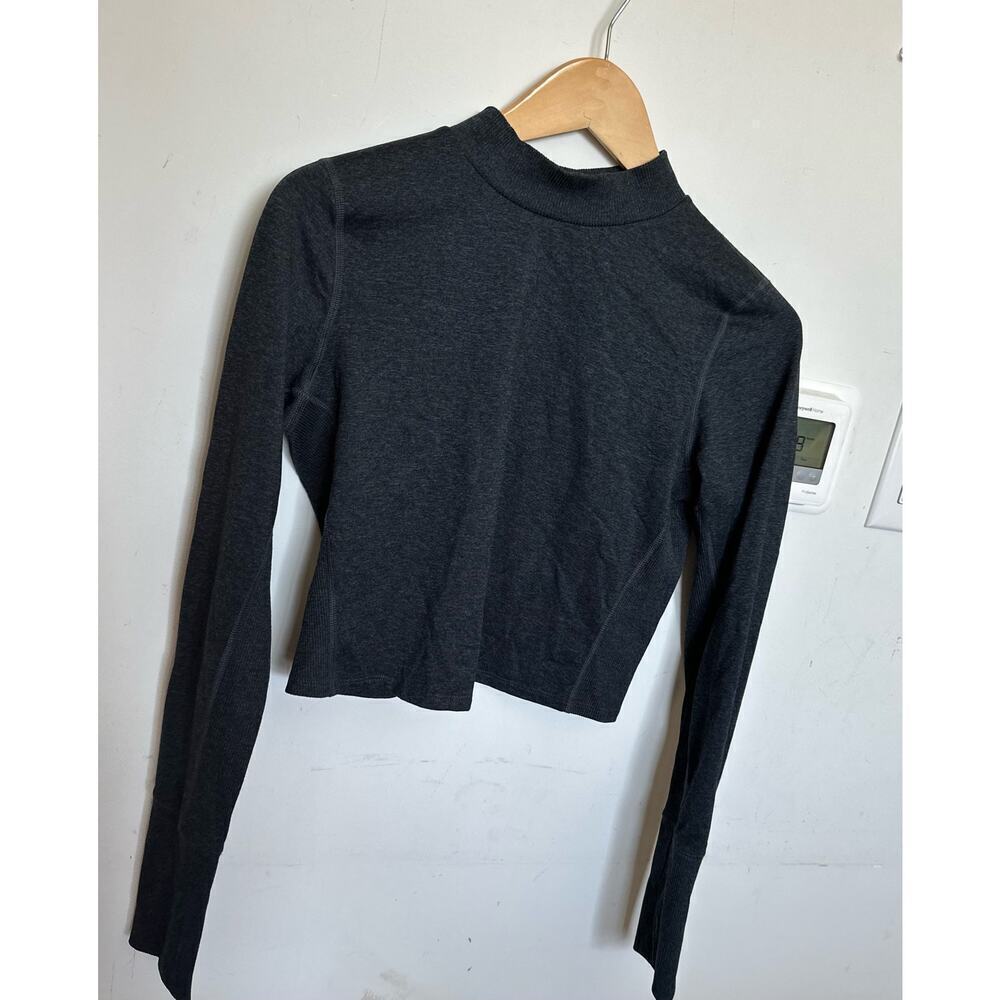 Womens Medium Old Navy CozeCore Go-Dry Long-Sleeve Cropped Gray Top - Picture 3 of 9